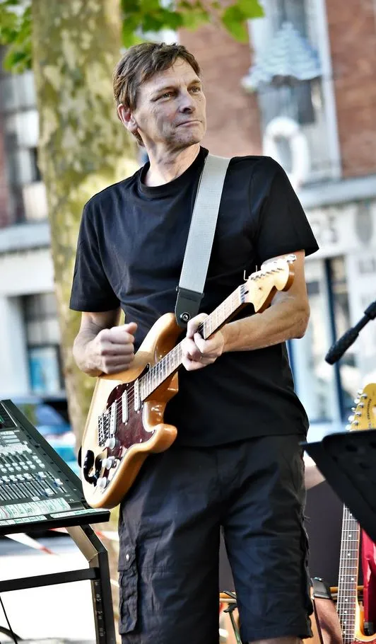 Jean-Philippe:Guitariste/chanteur