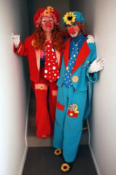 TOTO et PRUNELLE artistes clowns depuis bien longtemps