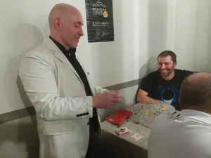 Du close up et du mentalisme au restaurant la table de fumichon à st lô, pour l'asptt de la manche.