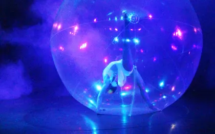 Photo de Duo LYODJI, acrobates aériens, numéros et spectacles de cirque et LED
