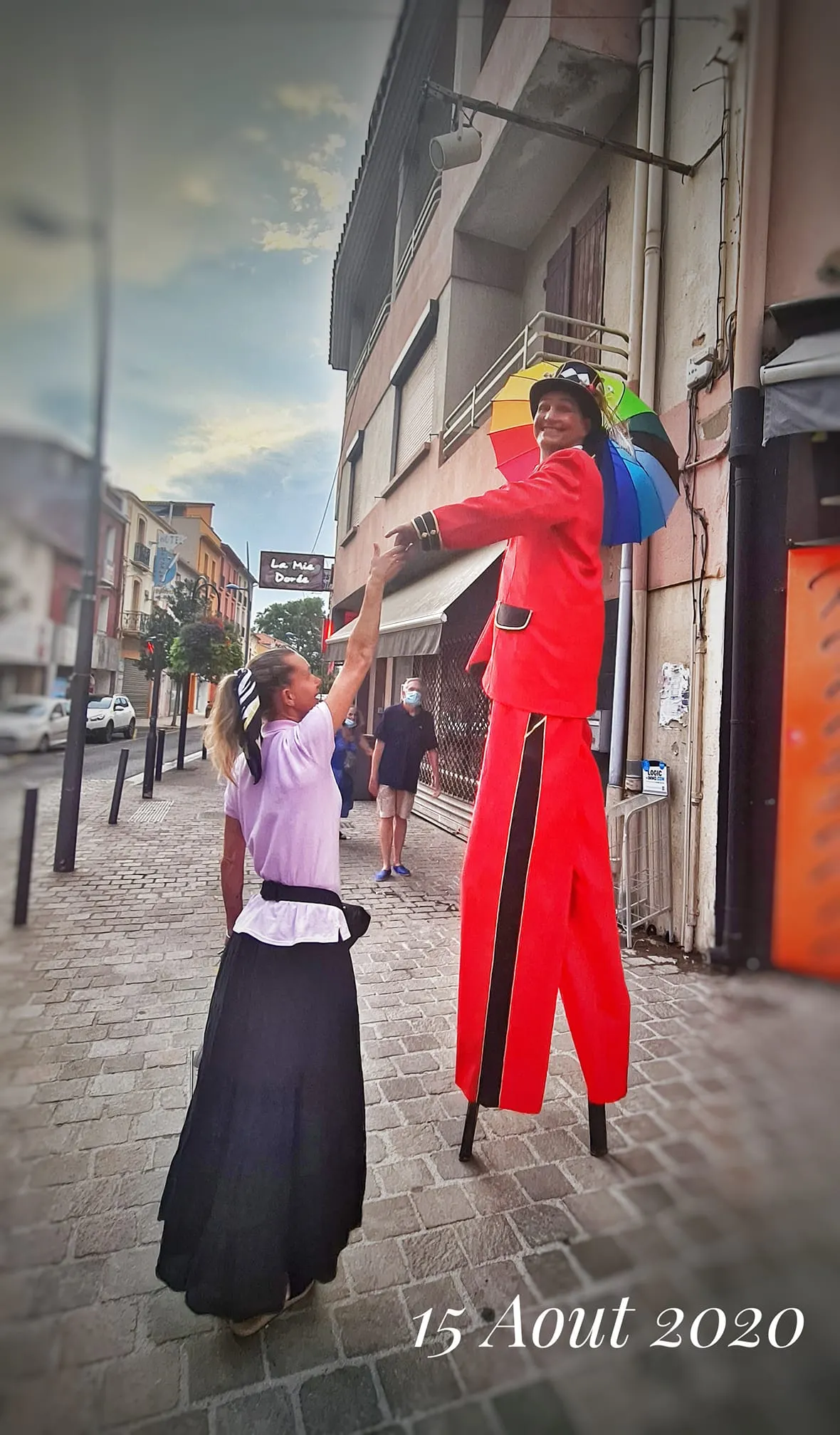 Echassier comédien en Hautes Pyrénées 65,Gers 32, Landes 40 et Pyrénées Atlantiques 64 , magie, clown, arbre de noël