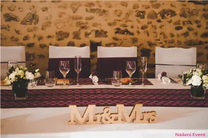 Décoration de la table des mariés
Agence: Nailani Event 
Lieu: Etrechy
Evenement: Mariage