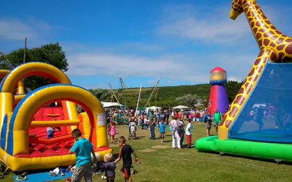 Photo de LOC'GONFLABLE Structure Gonflable Maquillage Jeux Enfants - Saint Lô