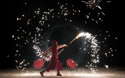 Photo de Attrap'Lune : spectacle de poesie et de feu / HAUTES ALPES