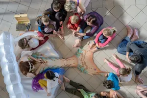 Contes, chants, moments merveilleux avec les enfants pour vos évènements !
crédit photo : Christophe Gil