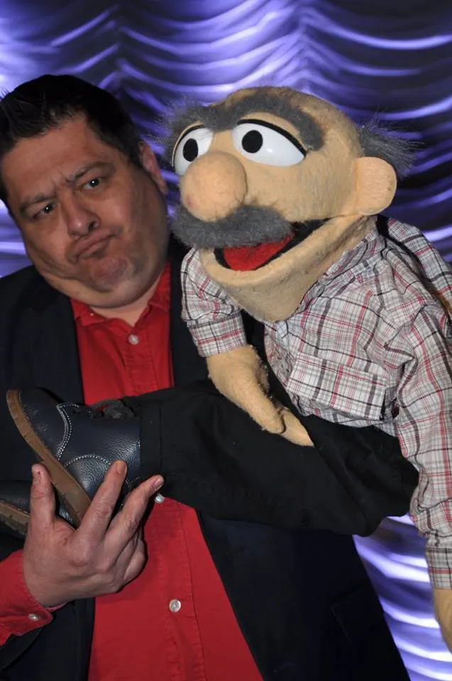 raymond et julien rouge ventriloque à l'audacieux cabaret 