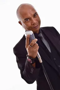 Nirina, Chanteur Crooner et MC trilingue