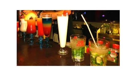 Photo de MiM'S Barmaid - Barmaid Jongleur - Cocktailiste - VAR