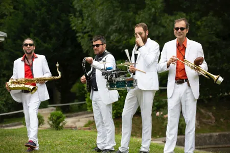 Fanfare, Spectacle et Ateliers de sculpture  / Chartres, Eure-et-Loir