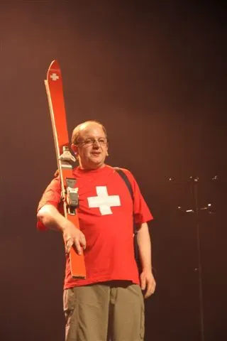 Gus le Suisse est le "fil rouge" du spectacle Ptiben et ses amis.