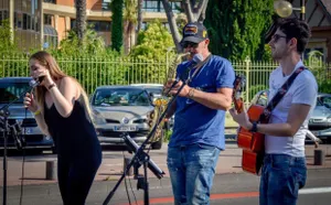 Live Marseille - Trio (chanteuse, guitariste et saxophoniste)