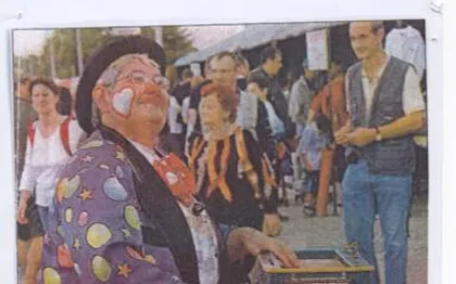 Photo de CLOWN joueur d'ORGUE DE BARBARIE - MONDIAL  ANIMATIONS  SPECTACLES - 