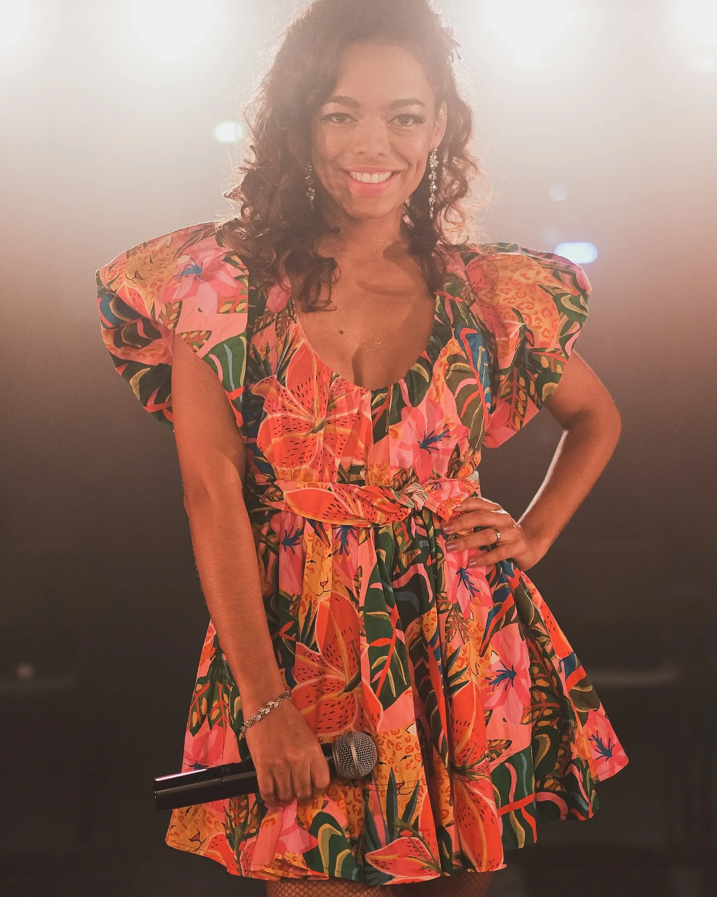 Chanteuse brésilienne avec musiciens et danseuses pour un spectacle d'1h30