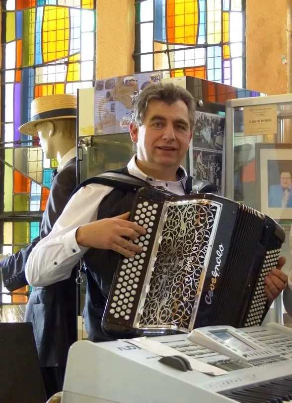 Prestation au musée de la chanson française de La Planche (44)