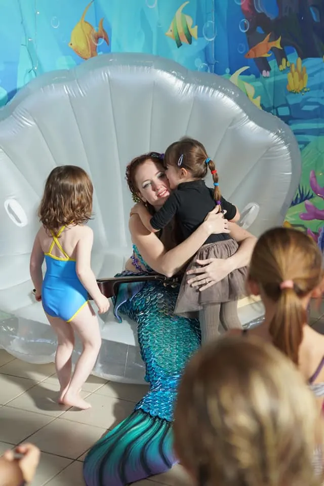 Les enfants adorent venir raconter leurs secrets à Galatée et lui faire des calins !