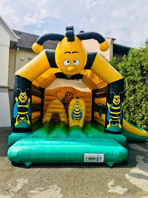 maya l 'abeille 6m par 5m ,capacite 13 enfants