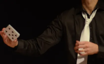 Photo de Magic Pedro- MAGICIEN- Close up-Spectacle- LYON- Rhone Alpes