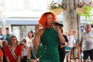 Lydia Moreno artiste chanteuse dans le Gard Ales Nimes chant ambiance lounge