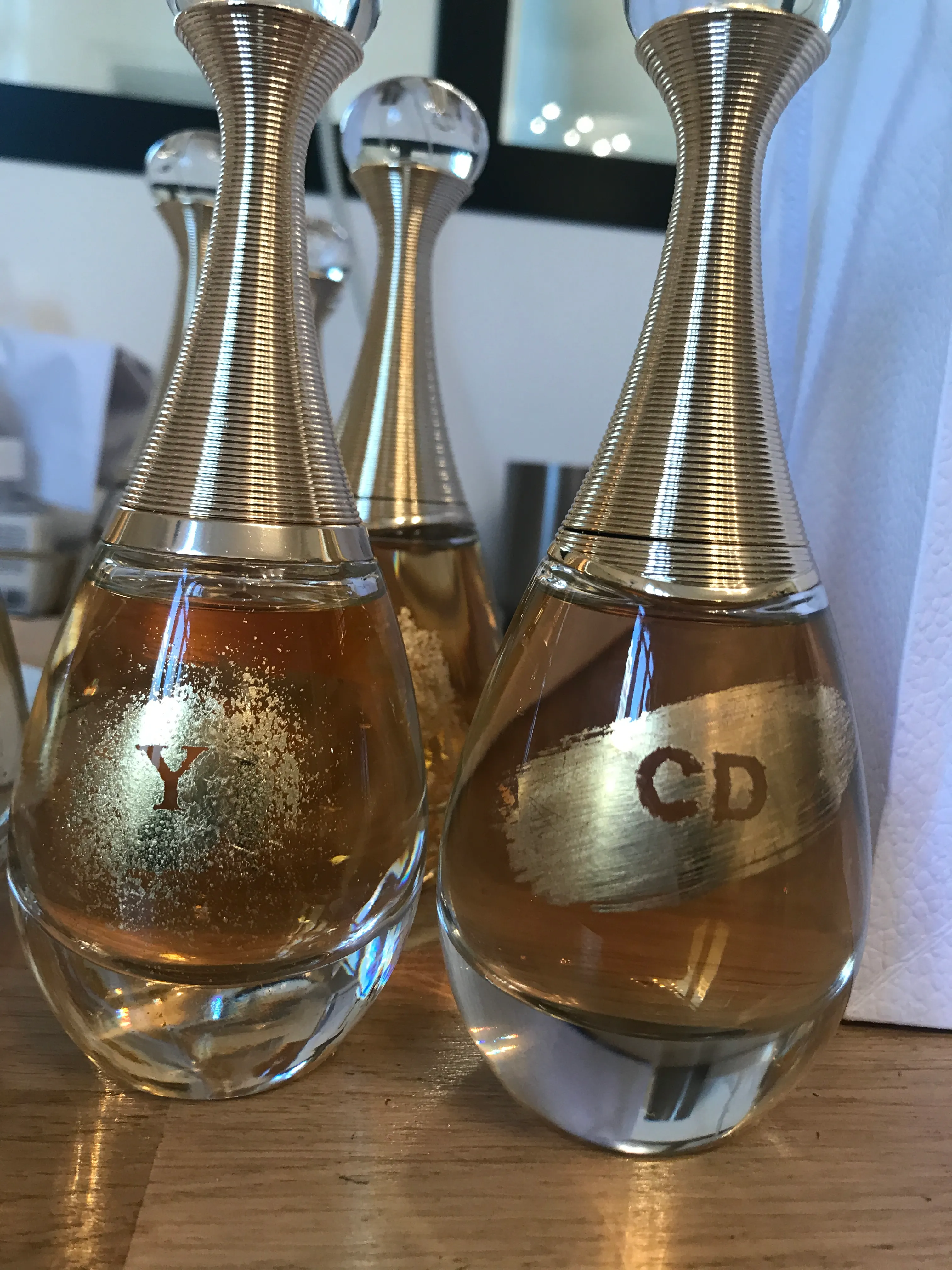 Feuilles d’or sur flacon DIOR