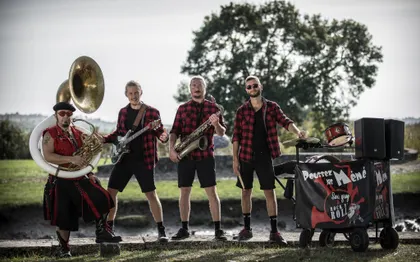Photo de Fanfare Charente Maritime : Poussez pas mémé Street Rock Orchestra