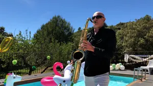 Prestation lors d'une Pool Party pour un anniversaire à Marseille