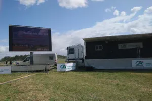 Sonorisation + Grand écran pour une course de Moissonneuse Batteuse Cross 