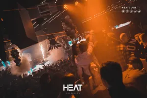 Décoration ballons soirée club réveillon 31