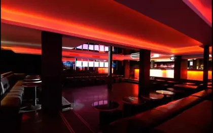 Photo de Le Néo - le CLUB des Nuits Parisiennes - 75008 PARIS