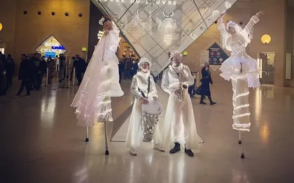 Photo de Cie Sur Prise Carrée : Numéro de cirque, Spectacle déambulation