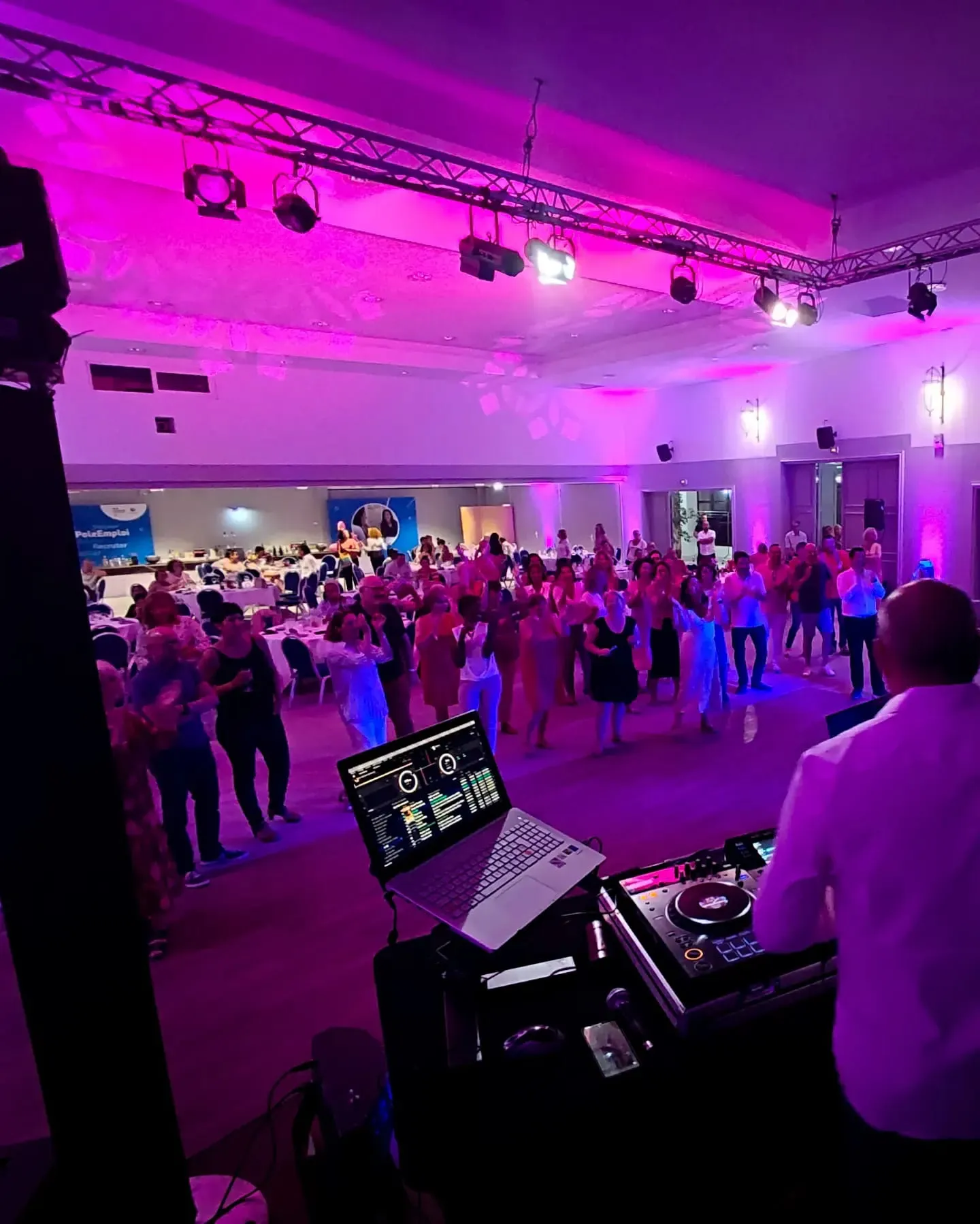 SOIREE DANSANTE DJ POUR MARIAGE ET SEMINAIRES BOUCHES DU RHONE MINART'S PROVENCE & ORGANISATION
