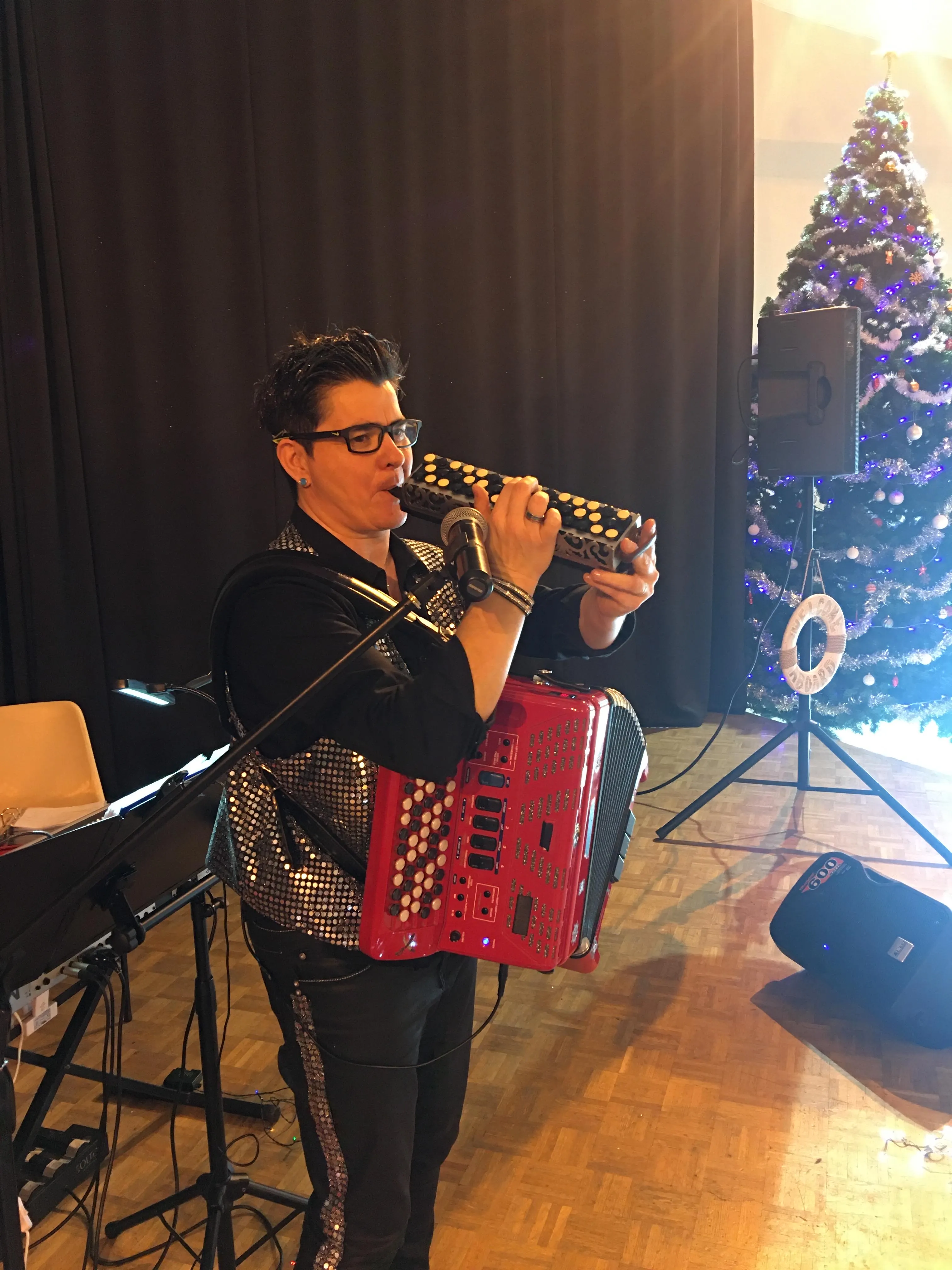 Natalia, multi instrumentiste !!