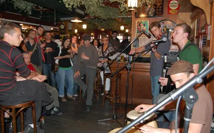 Photo de Les Cafés Renversés - Groupe de Musique de Rue - Dunkerque