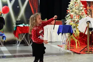 Spectacle de magie pour l'arbre de Noël 2023 ( Saint Cyprien  Dordogne )