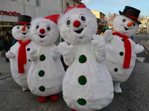 Lolipop corso spectacle de rue noël fêtes bonhomme neige mascotte peluche déambulation 