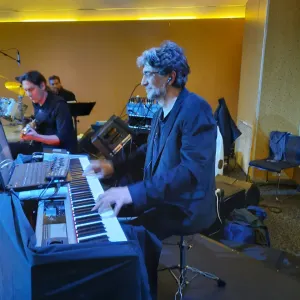 Stéphane Nicault au clavier et Vincent Arnaldi à la guitare