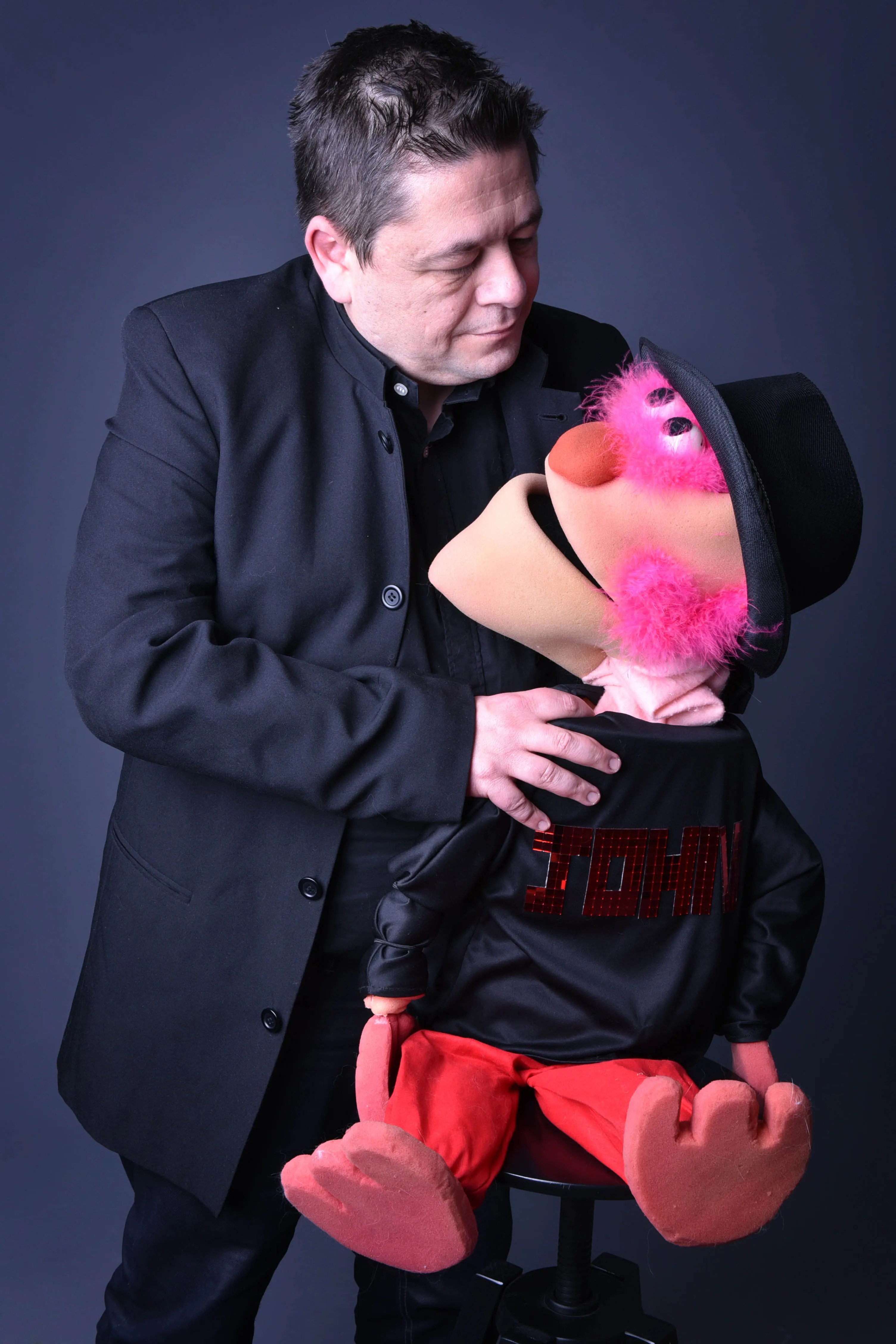 le ventriloque rouge julien en studio 