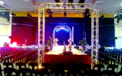 Photo de MISE EN SCENE - Scène mobile - écran géant - sonorisation - video