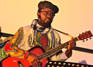 Christian Bena TOKO lors du spectacle de conté musicale : "AFRO-TOKO'S".