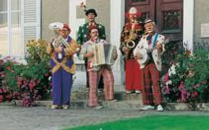 Photo de Claude-le-Lorrain - SPECTACLE POUR ENFANTS - CLOWN - MARIONNETTES et SPECTACLES MUSICAUX - TROUBADOURS - EVRY