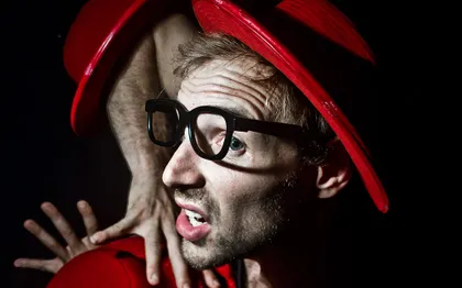 Photo de Mr Banana Show - Manipulation de Chapeaux - Jongleur - Cirque - Mime - Funambule - Paris