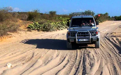 Photo de Location de voiture avec chauffeur guide accompagnateur à Madagascar