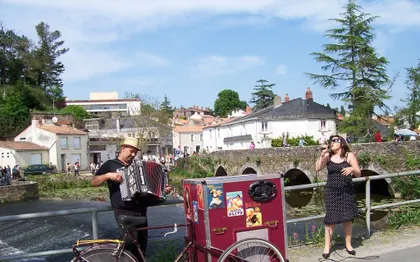 Photo de Nicole  & Enzo  - Duo Guinguette Chanson française - NANTES