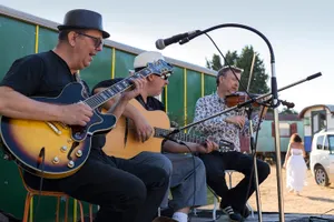 Nous jouons sur la Roulotte qui brûlait dans le biopic Django!