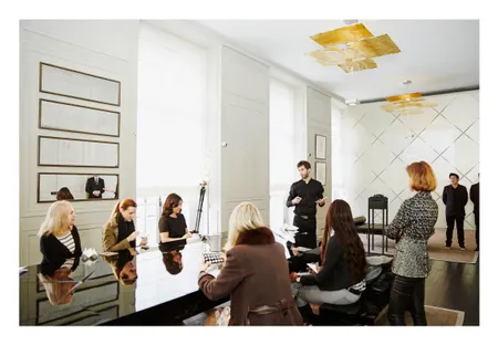 François Pierce Magicien close-up, scène / Paris