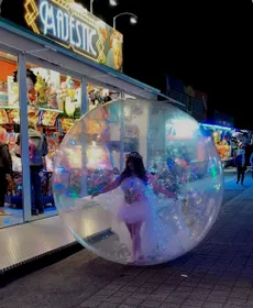 Maquilleuse enfants, Spectacle déambulation  bulle Géante lumineuse 