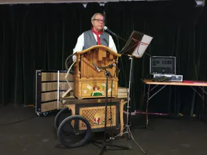 Animation en salle avec chants et danse
Restaurant du parc des expositions Epinal