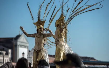 Photo de Verbecelte et Compagnie, Spectacles de rue, Echasses 