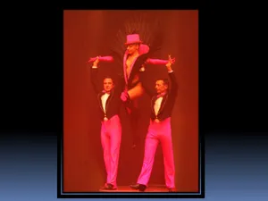 Spectacle Cabaret - Danseuses - Paris - Cancan - Revue Itinérante