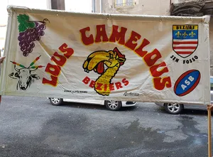 Petit nettoyage de la banderole .... avant  la FERIA de BEZIERS 2019