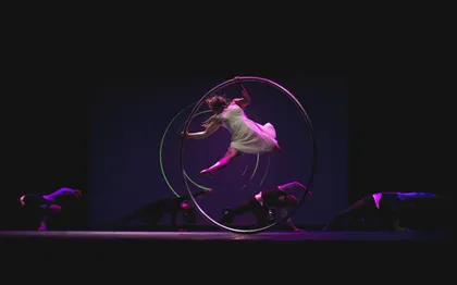 Photo de Artiste de Cirque, Roue Cyr sol + Roue cyr aérienne, France